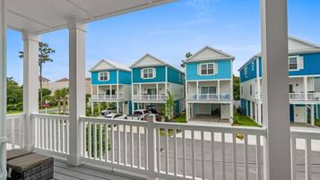 House, Multiple Beds (Coastal Mod-Steps to Beach-Pet Friend) | Property grounds
