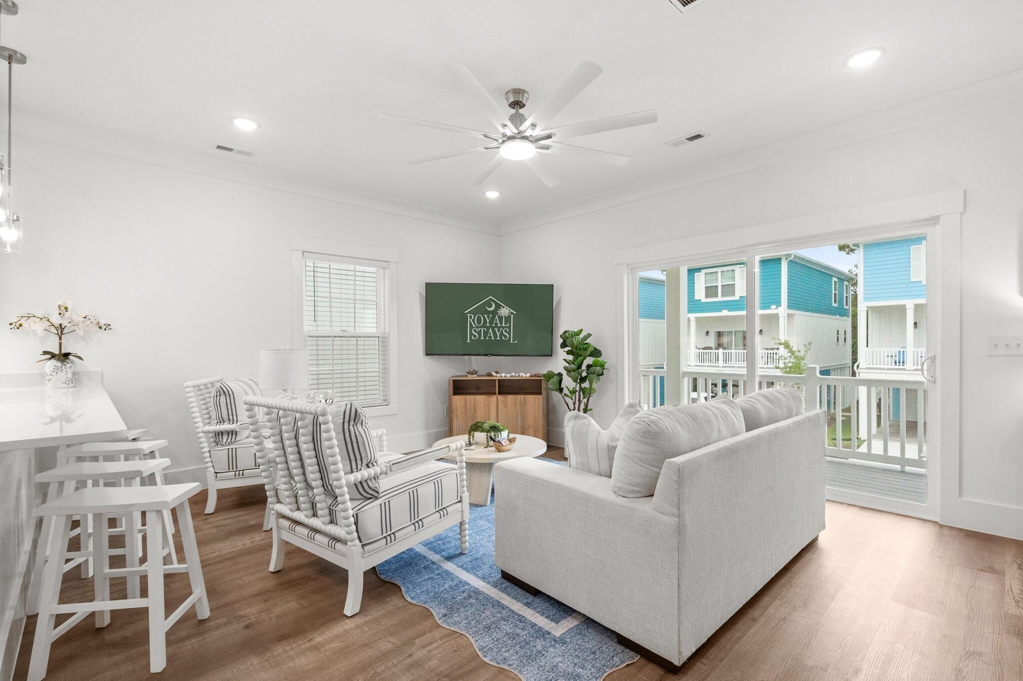 House, Multiple Beds (Coastal Mod-Steps to Beach-Pet Friend) | Living area
