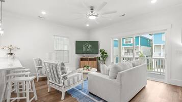 House, Multiple Beds (Coastal Mod-Steps to Beach-Pet Friend) | Living area