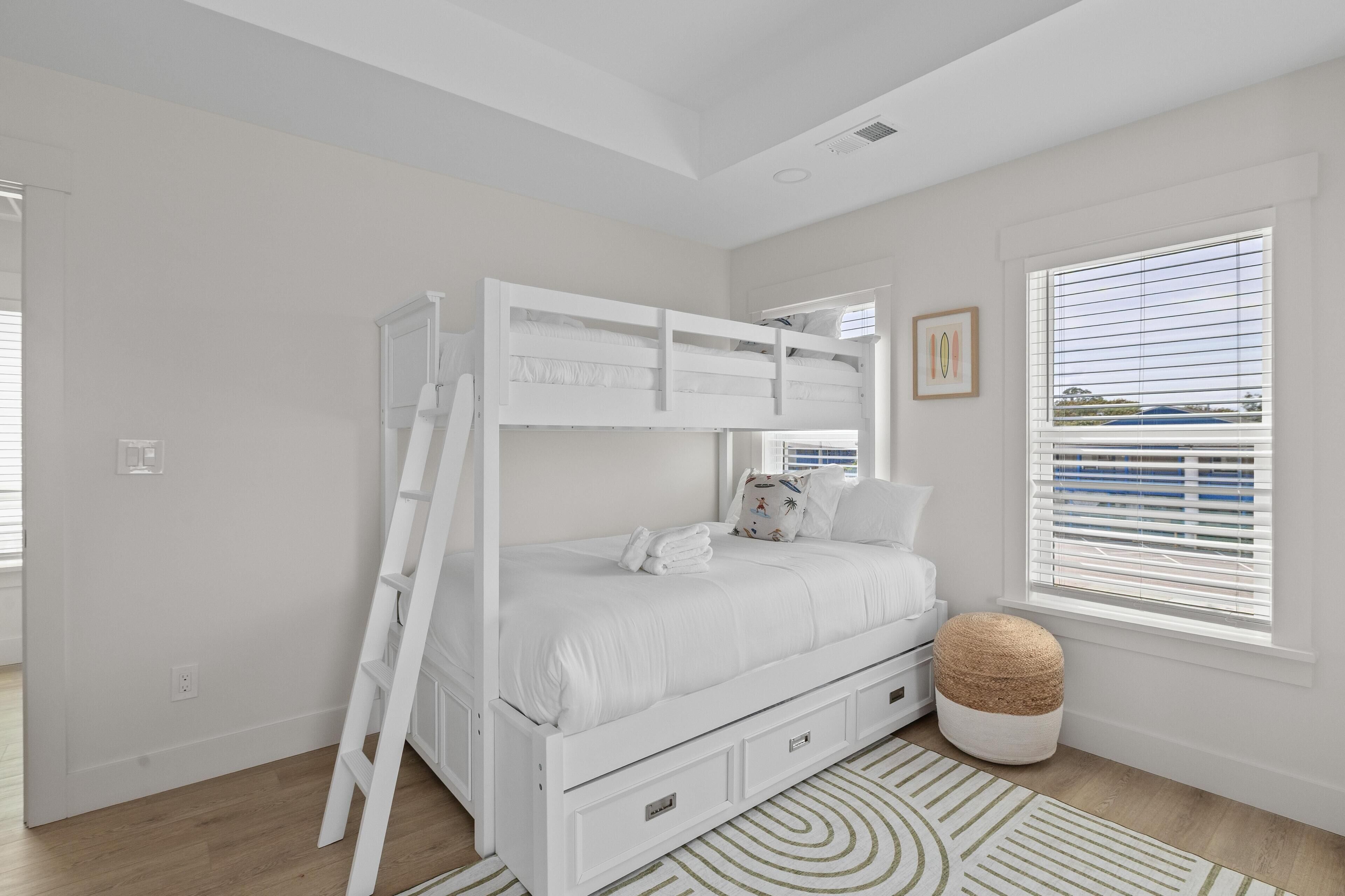 House, Multiple Beds (Beachwalk Club | Steps to Beach | Sle)