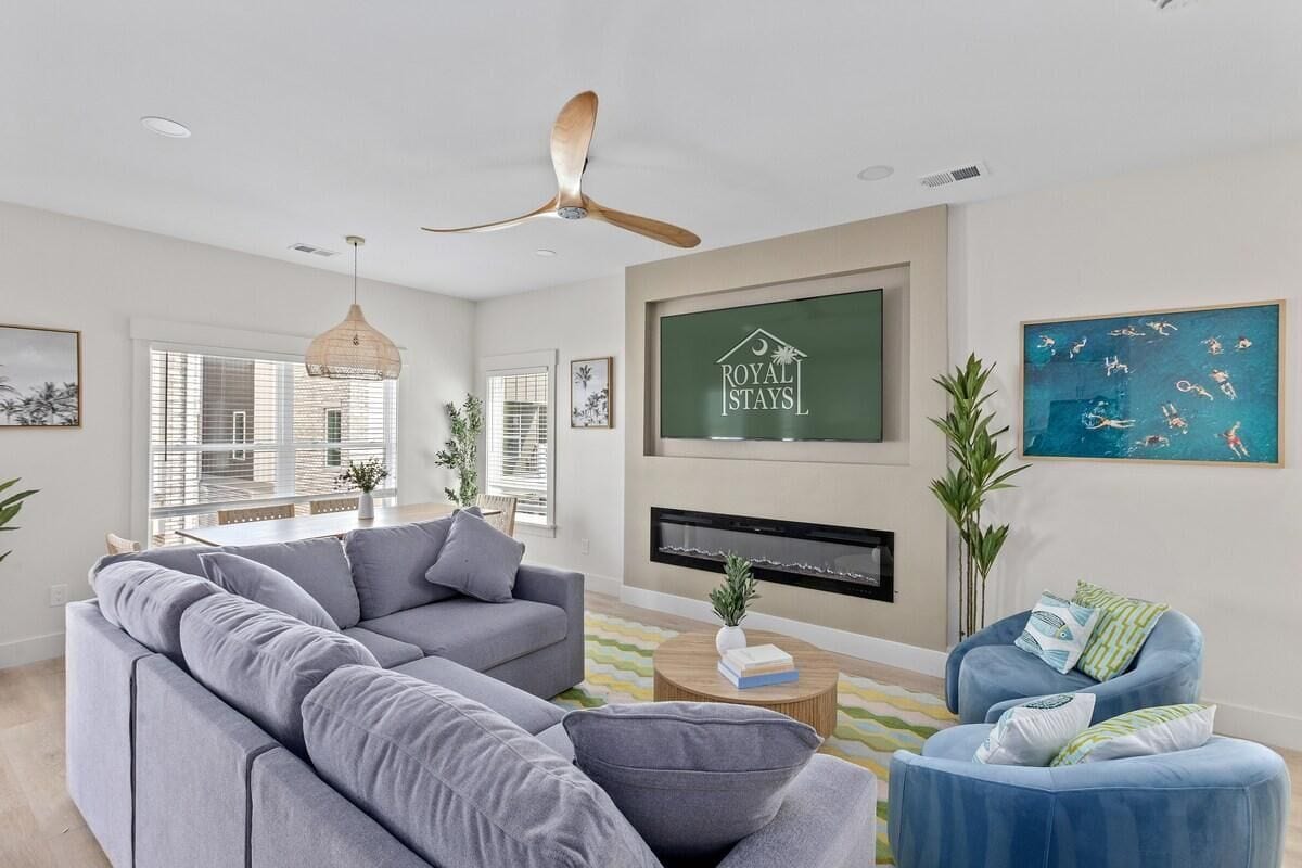 House, Multiple Beds (Beachwalk Club-Block to Ocean,Pet Frn) | Living area