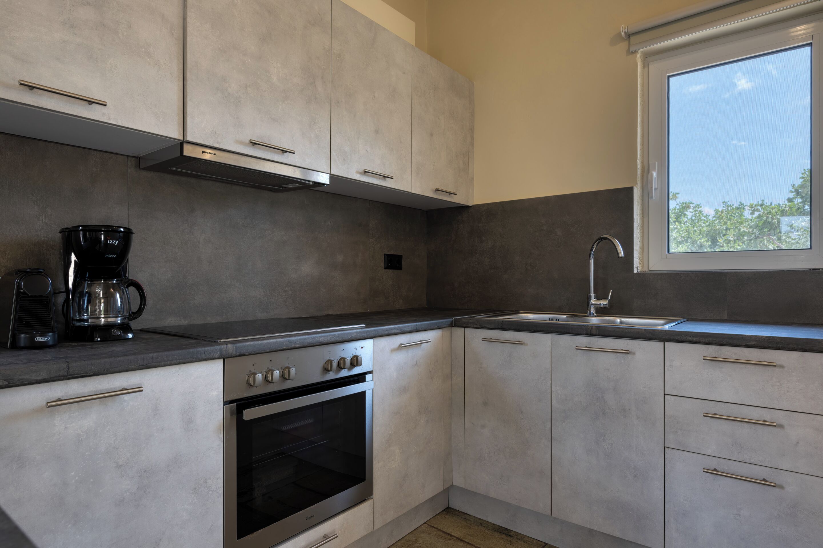 Villa Deluxe | Cucina privata | Macchina per caffè espresso, bollitore elettrico, tostapane