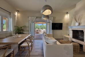 Villa superior | Área de sala de estar | Televisión de pantalla plana, Netflix y servicios de streaming