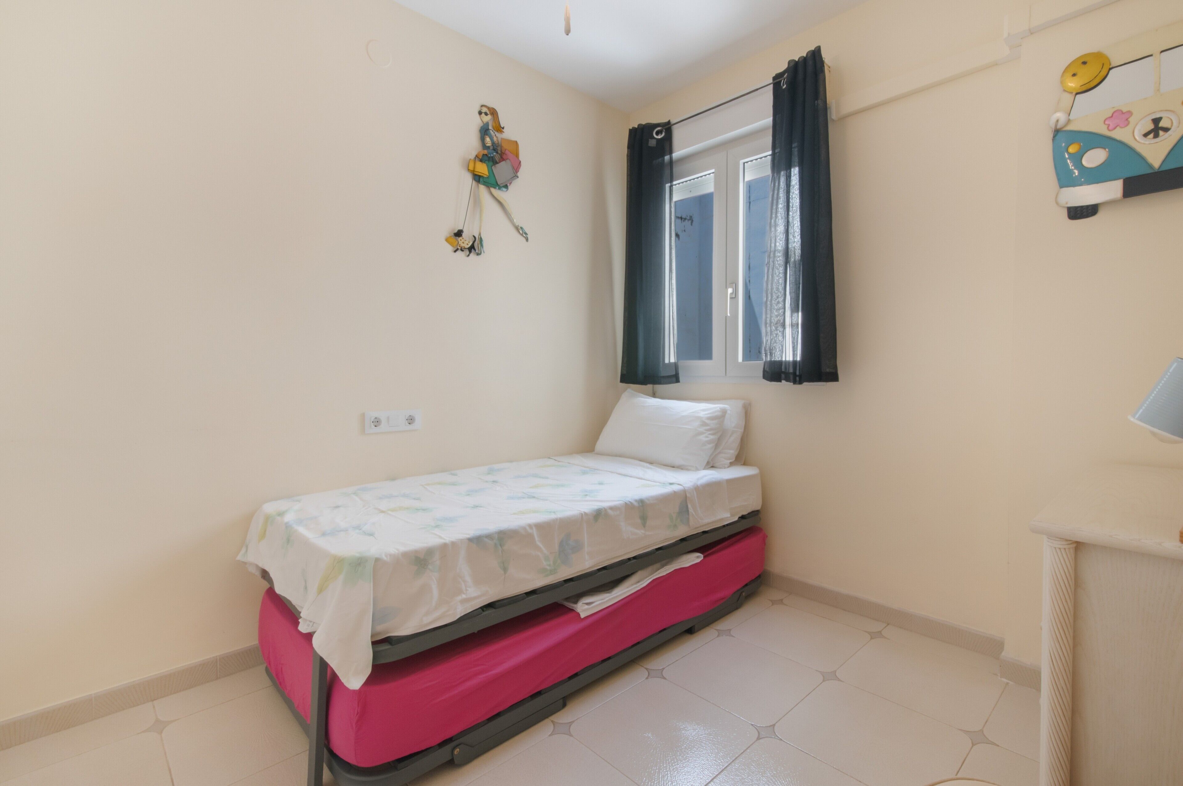 3 slaapkamers, een strijkplank/strijkijzer, wifi, beddengoed