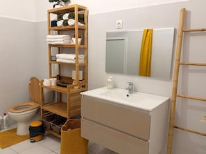 Bathroom - Vrbo Property (Deshaies)