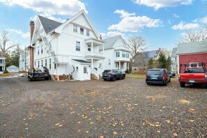 Exterior - Apt Near Yale|Walkable&Cozy/ for Connection & Rest (New Haven)
