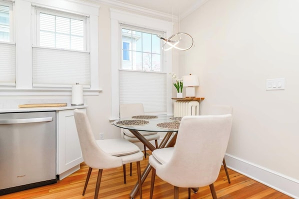 Dining - Experience a comfortable New Haven stay in this thoughtfully designed space. With easy access to downtown, Yale, and local hotspots, it’s the ideal home base for both business and leisure travelers. (New Haven)