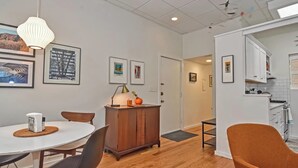 Dining - Stylish and comfortable New Haven stay near Yale, downtown dining, and local attractions. Enjoy a clean, cozy space with modern amenities—perfect for families, couples, or business travelers seeking convenience, comfort, and a great city location. (New Haven)