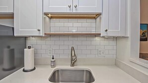 Interior - Stylish and comfortable New Haven stay near Yale, downtown dining, and local attractions. Enjoy a clean, cozy space with modern amenities—perfect for families, couples, or business travelers seeking convenience, comfort, and a great city location. (New Haven)