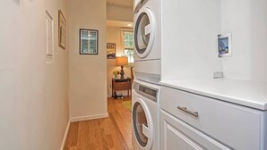 Interior - Stylish and comfortable New Haven stay near Yale, downtown dining, and local attractions. Enjoy a clean, cozy space with modern amenities—perfect for families, couples, or business travelers seeking convenience, comfort, and a great city location. (New Haven)