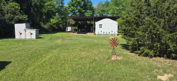 Property grounds - The Sassy KaKtus Tiny Home, Near Lake & Marina (Jewett)