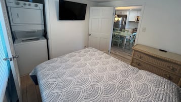 4 bedrooms, iron/ironing board, Internet
