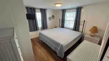 4 bedrooms, iron/ironing board, Internet