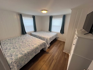 4 bedrooms, iron/ironing board, Internet