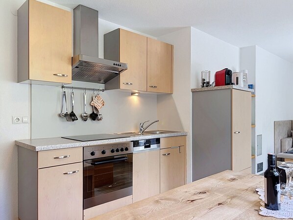 Private kitchen - Lovely apartment for 5 people with WIFI, TV and terrace (Pettneu)
