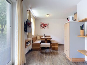 Interior - Lovely apartment for 5 people with WIFI, TV and terrace (Pettneu)