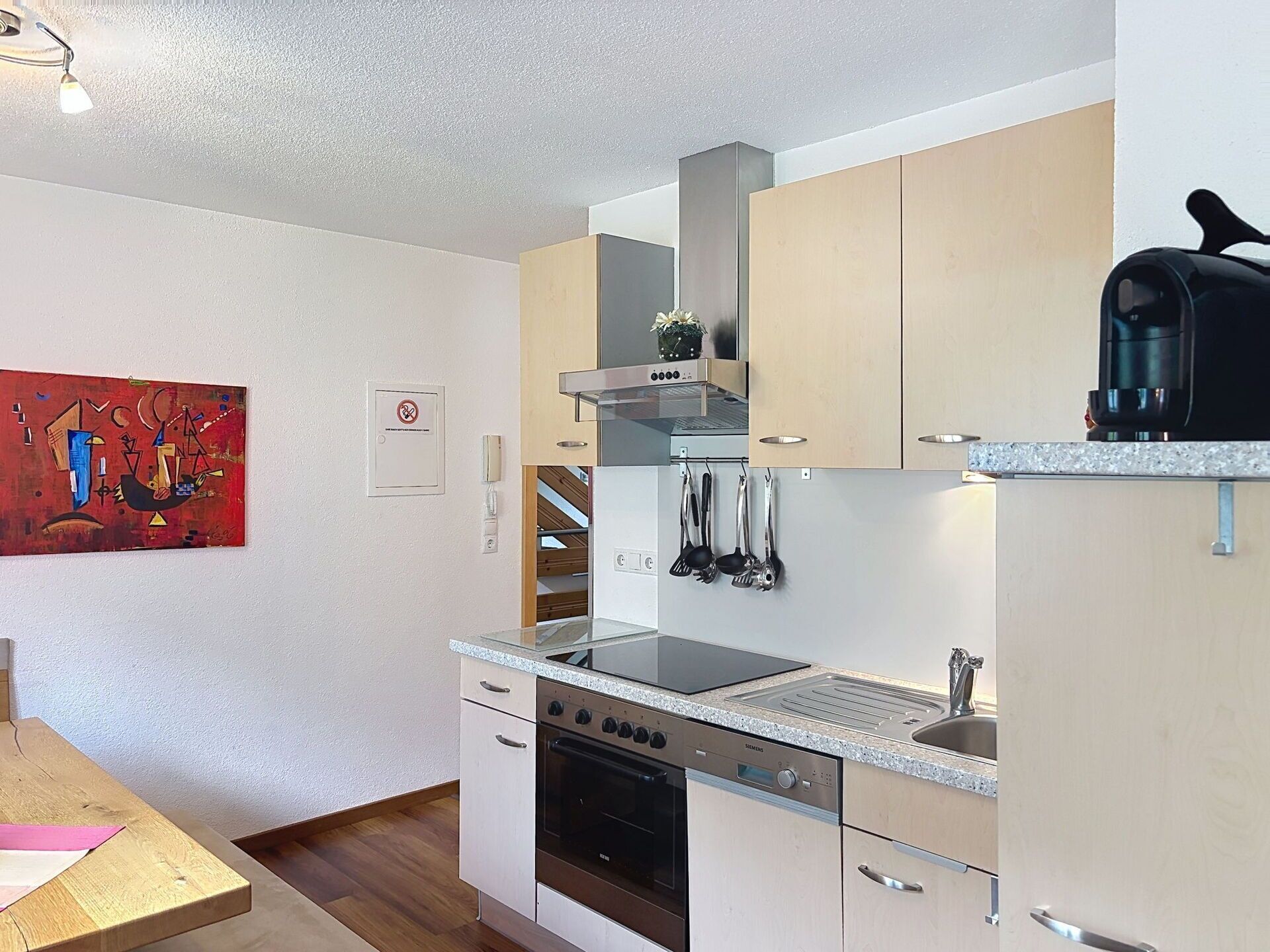 Küche, Möbel, Countertop, Küchengerät, Interior Design, Holz, Flooring, Cabinetry, Major Appliance, Fussboden