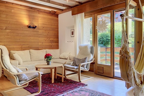 Möbel, Interior Design, Flooring, Fussboden, Holz, Holzboden, Zimmer, Beleuchtung, Wohnzimmer, Stuhl