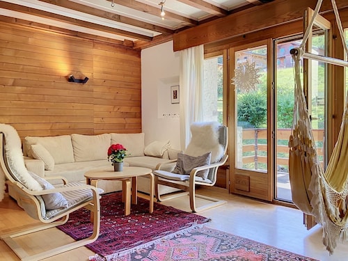 Beautiful private villa for 8 people with WIFI, TV and terrace
