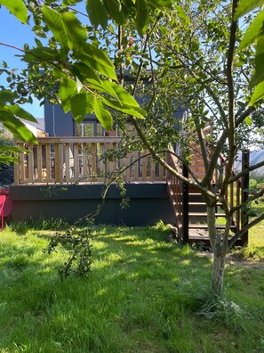 Property grounds - Cottage 'Les Jardins De L'écume' with Private Terrace and Private Garden (Saint-Laurent-sur-Mer)
