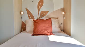 1 bedroom, bed sheets