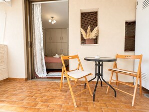 Outdoor dining - Stylish Stay for 3 - Haidari, Athens by ΜΡS (Chaidari)