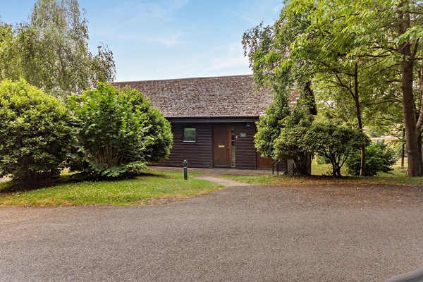 Hornbeam Lodge, Grantham - Host & Stay