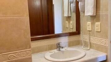 Classic Double or Twin Room, Balcony, Garden View | Bathroom | Shower, free toiletries, soap, shampoo