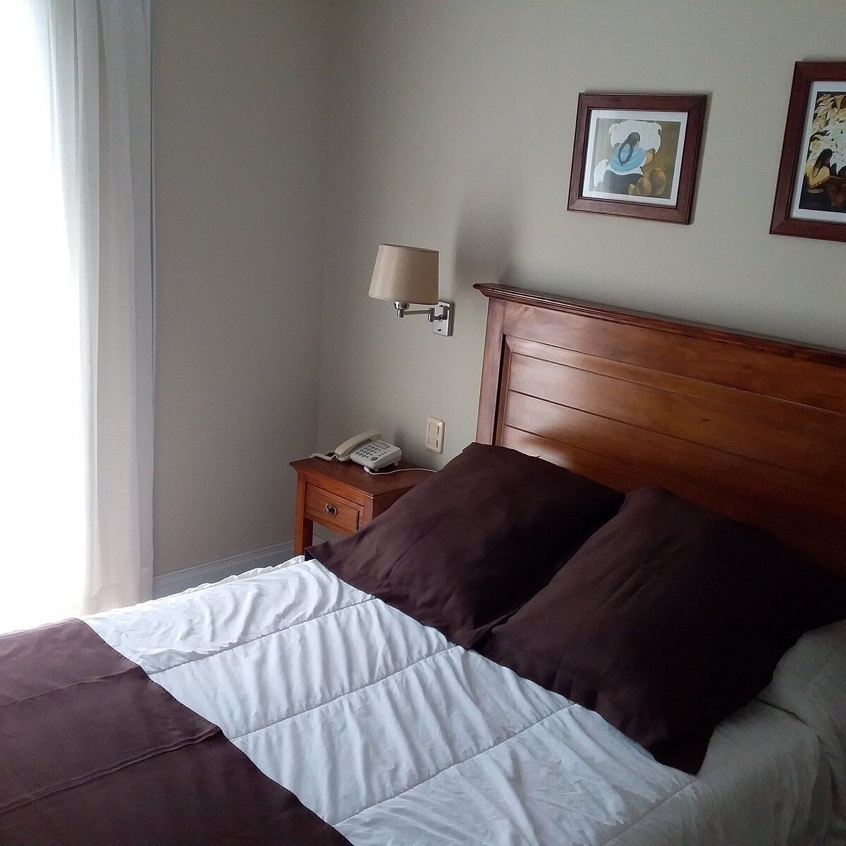 Habitación clásica con 1 cama doble o 2 individuales, balcón, vistas al jardín | Espacio para trabajar con un portátil y wifi gratis