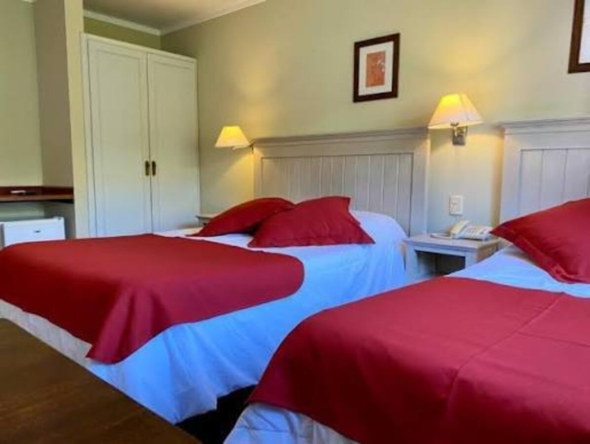 Habitación clásica con 1 cama doble o 2 individuales, balcón, vistas al jardín | Espacio para trabajar con un portátil y wifi gratis