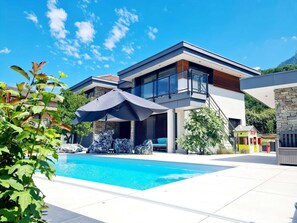 Pool - New villa with a pool, views of the lake, the castle, and the mountains—and shops within walking distance! (Menthon-Saint-Bernard)