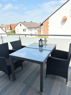 Outdoor dining - Vrbo Property (Calden)