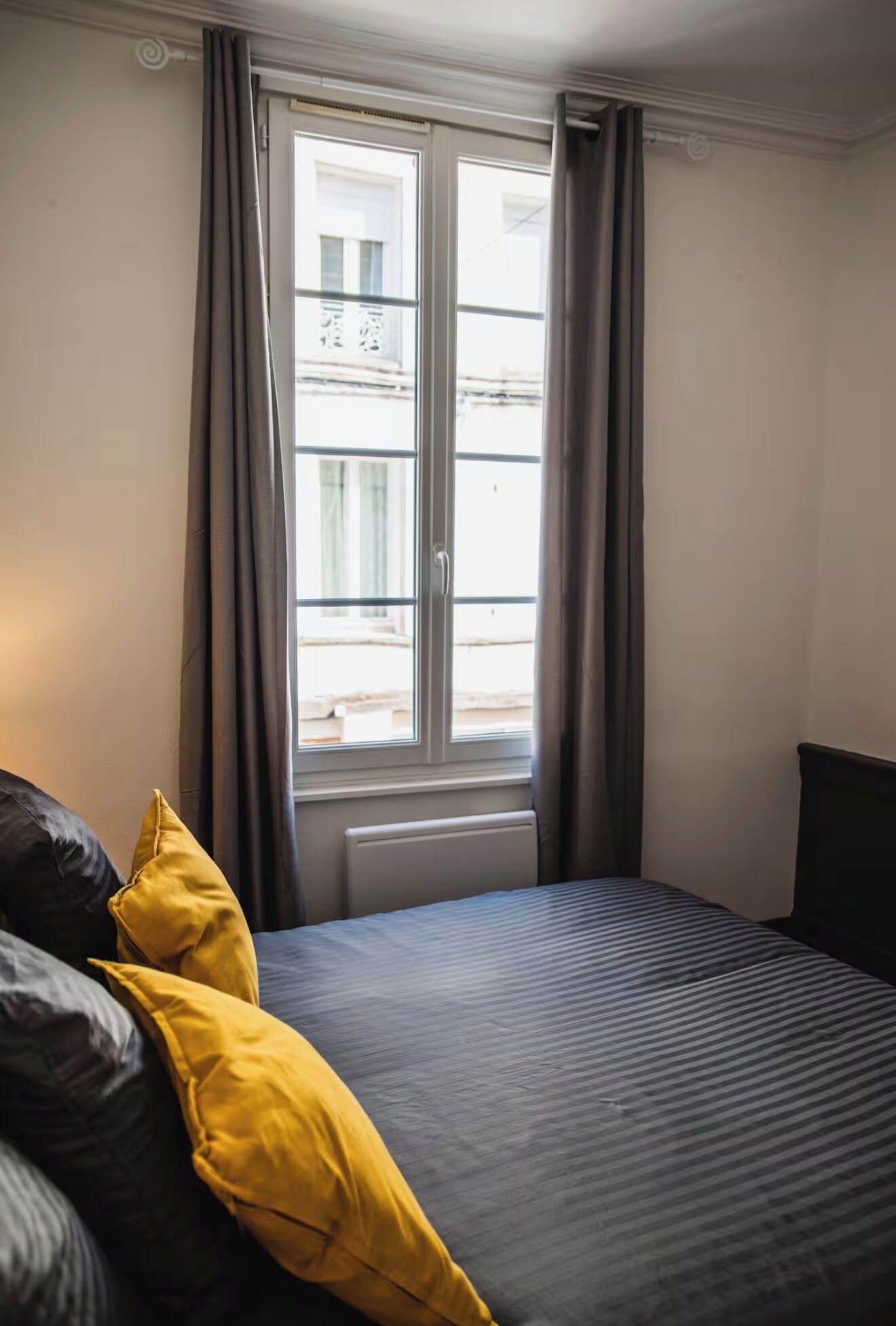 1 slaapkamer, een strijkplank/strijkijzer, wifi, beddengoed