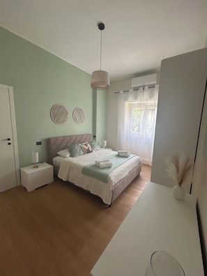 Iron/ironing board, WiFi, bed sheets - Mari's Home: An Elegant Apartment on Lake Maggiore (Luino)
