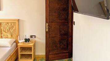 Triple Room, City View | Desk, laptop workspace, WiFi (free)