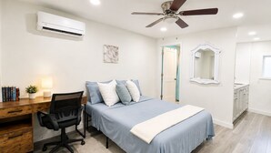 Unclassified image, 3 of 10, button - Private Cozy Studio, Free Parking,  Near Legoland (Lakeland)