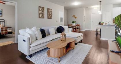 2BR/2BA Luxury | Walkable + Parking | PET Friendly