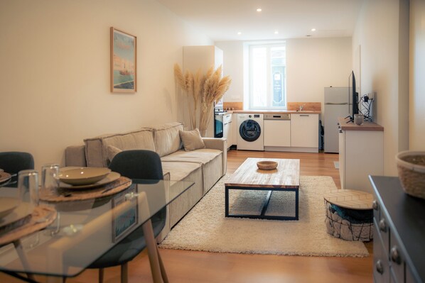 Interior - Stunning Apartment in Old Cognac, Close to All Amenities (Cognac)