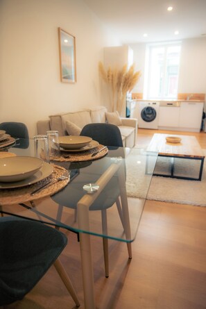 Dining - Stunning Apartment in Old Cognac, Close to All Amenities (Cognac)