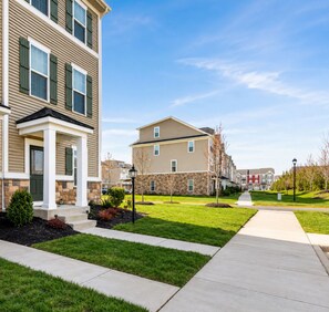 Exterior - Charming 3-bedroom townhome in peaceful Aldie (Aldie)