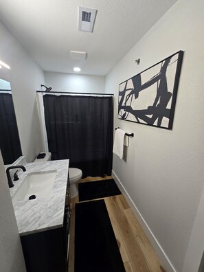 Bathroom - The Sage House: Serene Lakefront retreat with Boat Slip in Osage Beach, MO (Osage Beach)