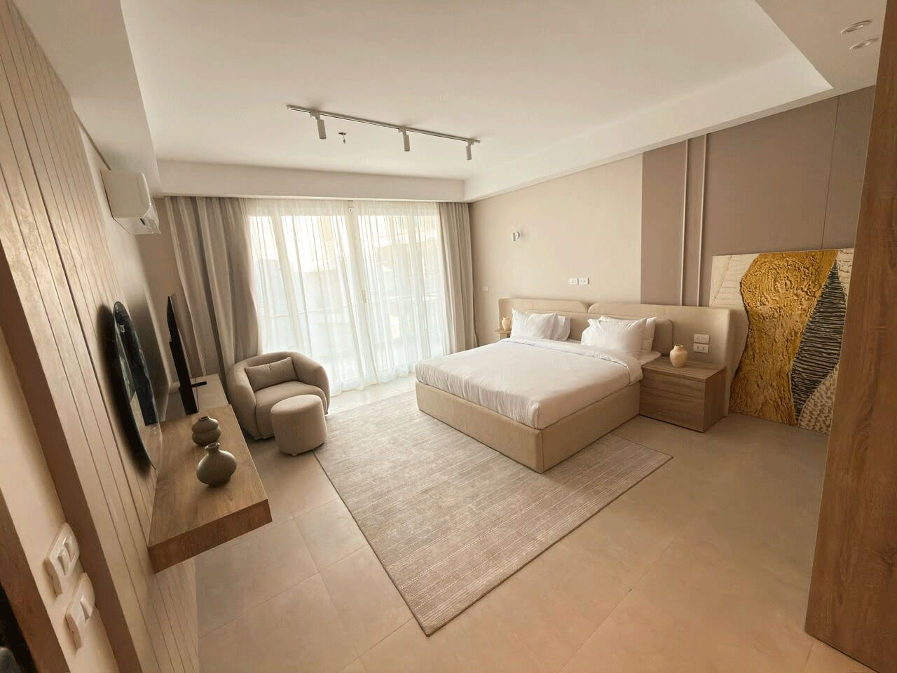 Minibar, laptop workspace, blackout curtains, free WiFi