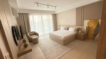 Minibar, laptop workspace, blackout curtains, free WiFi