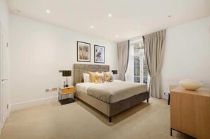 Room - HS1 - Stylish 3-Bed near Kensington High Street (Greater London)