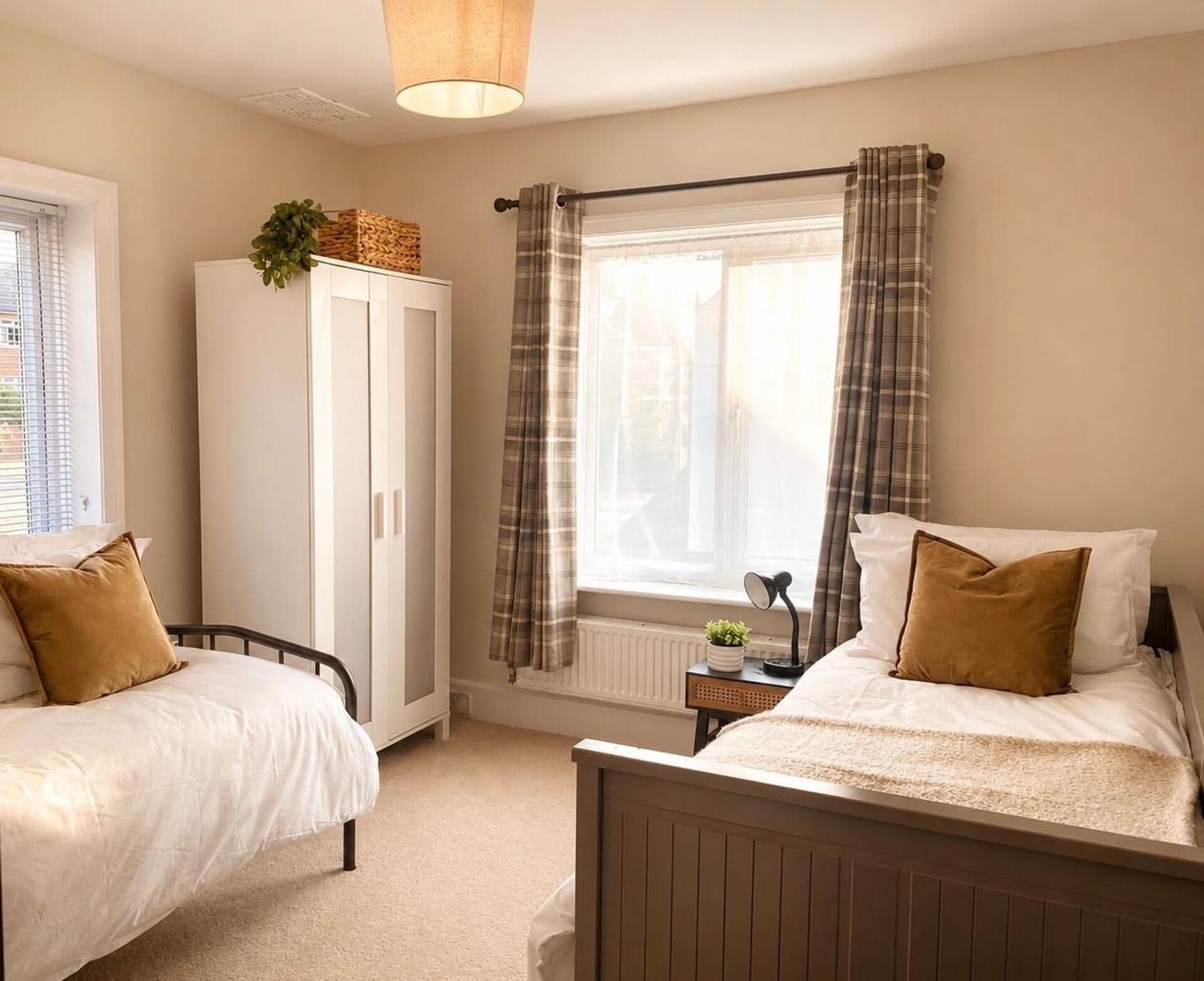 3 bedrooms, iron/ironing board, WiFi (free), bed sheets