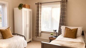 3 bedrooms, iron/ironing board, WiFi (free), bed sheets