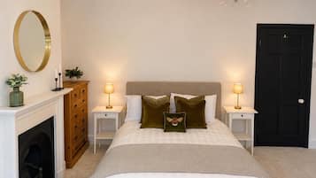 3 bedrooms, iron/ironing board, WiFi (free), bed sheets