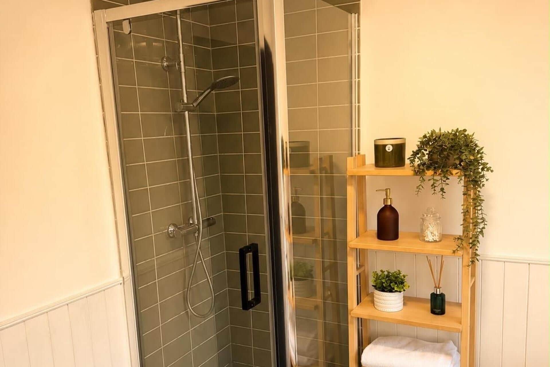 Separate tub and shower, deep soaking tub, hair dryer, towels