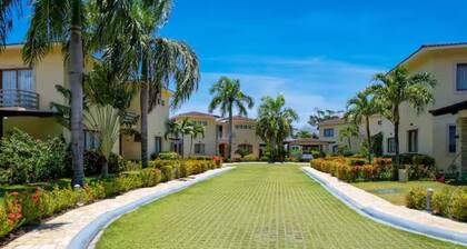9 bedrooms 11 beds property of 3 private villas all next door