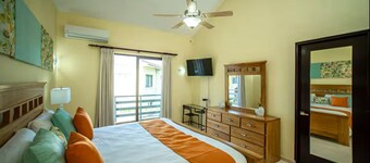9 bedrooms 11 beds property of 3 private villas all next door
